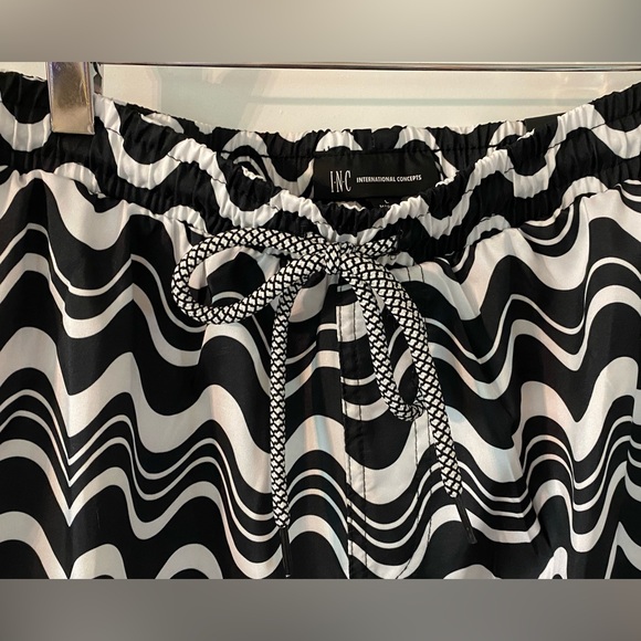 SOLD INC International Concepts Men's Wave-Print Swim Shorts Black L NWT - Picture 2 of 11